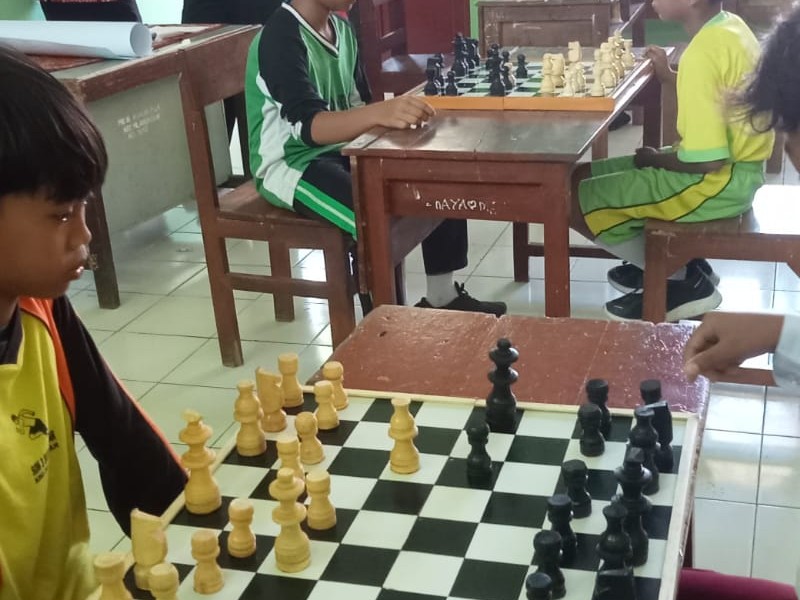LOMBA CATUR